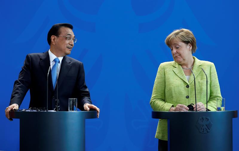  Le Premier ministre chinois appelle Ã  davantage d'investissements allemands dans une conversation avec Merkel