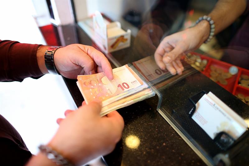  La livre turque tombe Ã  son plus bas historique contre l'euro et le dollar